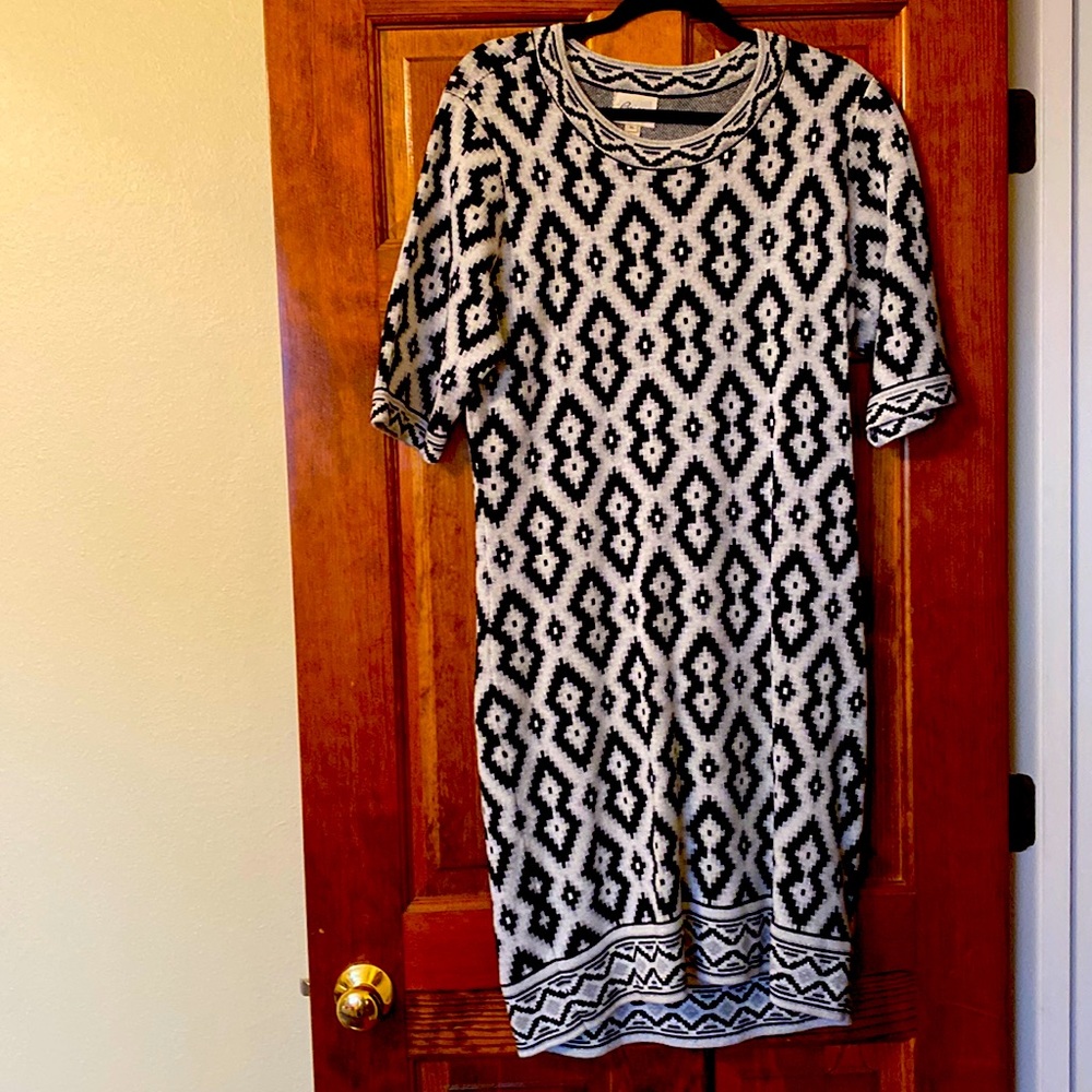 Sweater dress-black/cream/silver